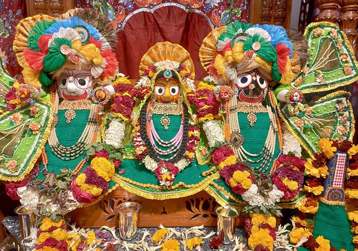 ISKCON Dwarka New Delhi - Chant with us - Hare Krishna Hare